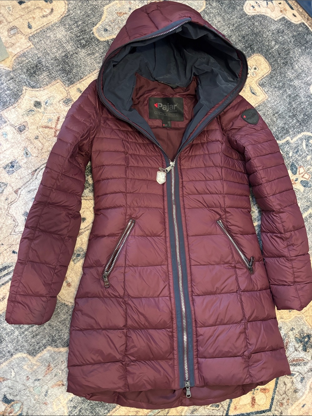 Pajar women’s absolutely gorgeous down puffer coat Burgundy size small